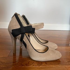 Like new, Nine West suede heels with bow detail. Size 5